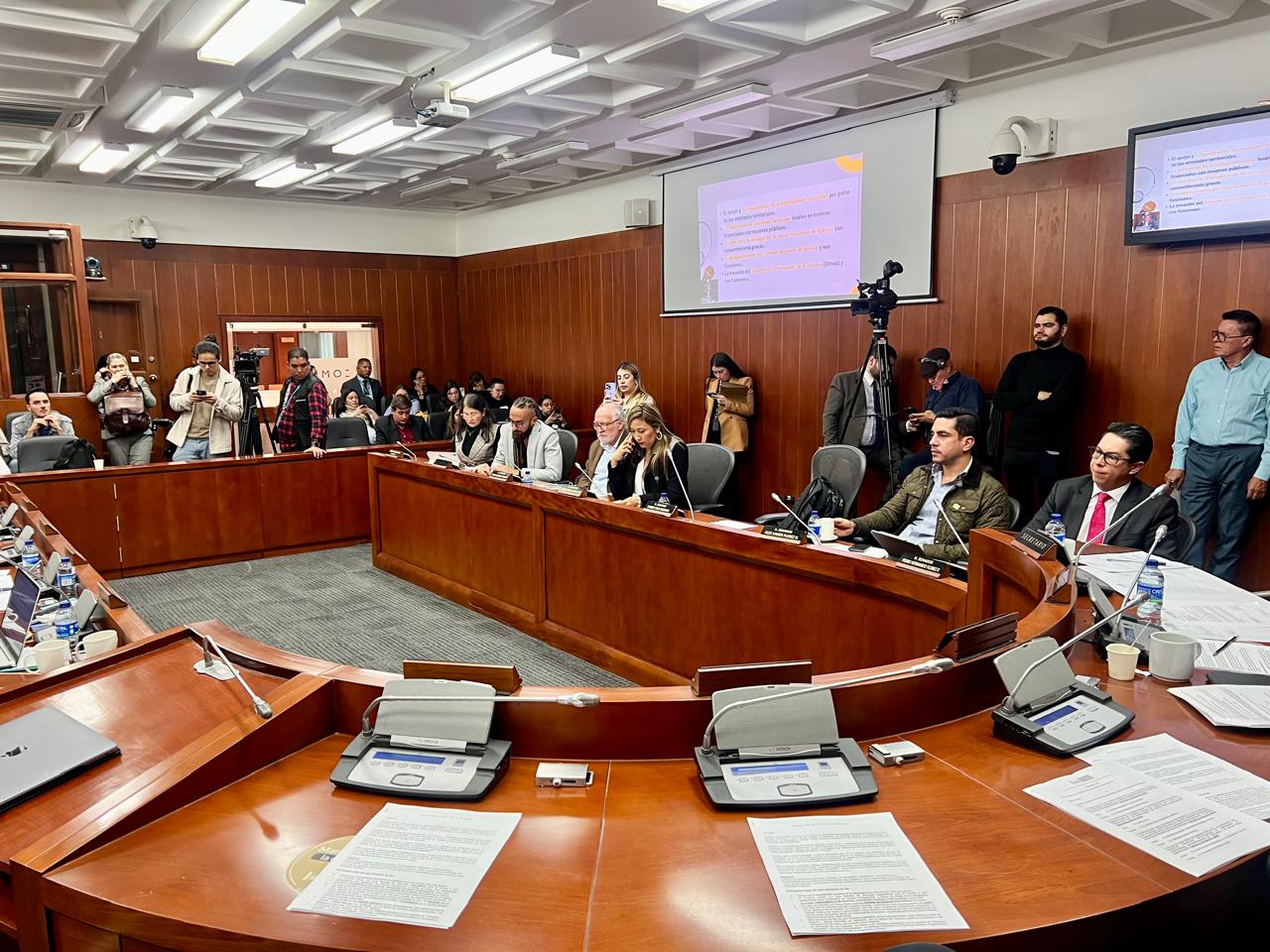 Aprobado en primer debate proyecto de ley que garantiza calidad y eficiencia en los servicios farmacéuticos